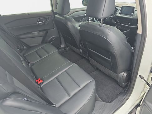 Used 2021 Nissan Rogue SV w/ Premium Package FWD image 11