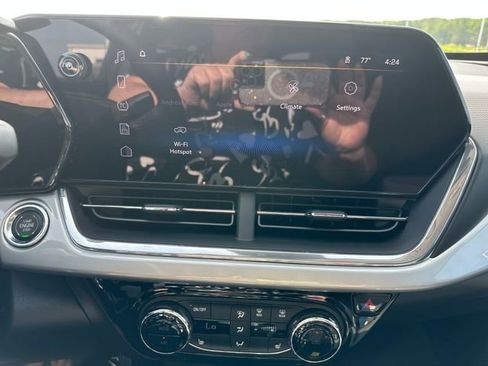 New 2025 Chevrolet Trax LT w/ Driver Confidence Package image 21