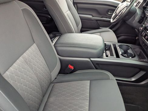 Used 2024 Nissan Titan SV w/ SV Convenience Package image 10