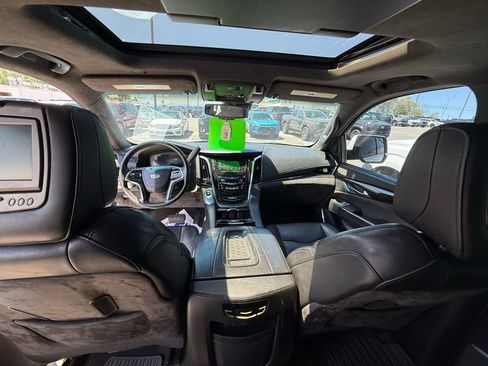 Used 2016 Cadillac Escalade ESV Platinum AWD/4WD image 11