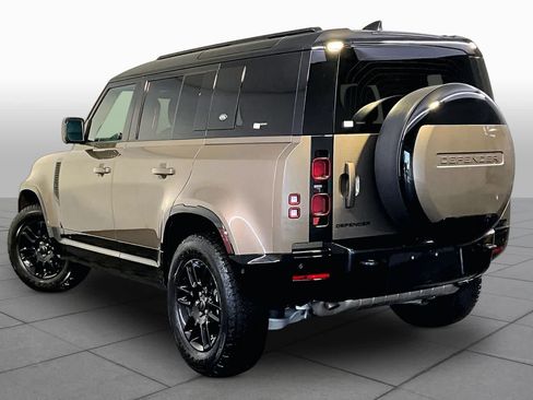 Used 2024 Land Rover Defender 110 X-Dynamic SE AWD/4WD image 12