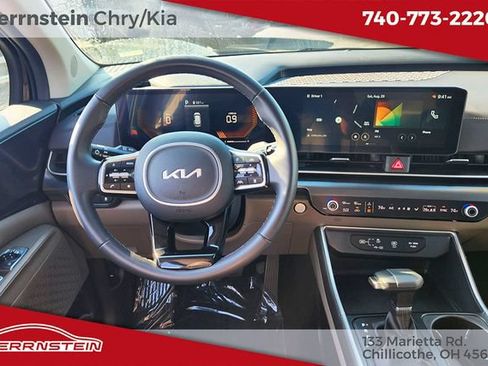 Used 2025 Kia Carnival FWD image 6
