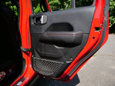 Used 2018 Jeep Wrangler Unlimited Rubicon AWD/4WD image 37