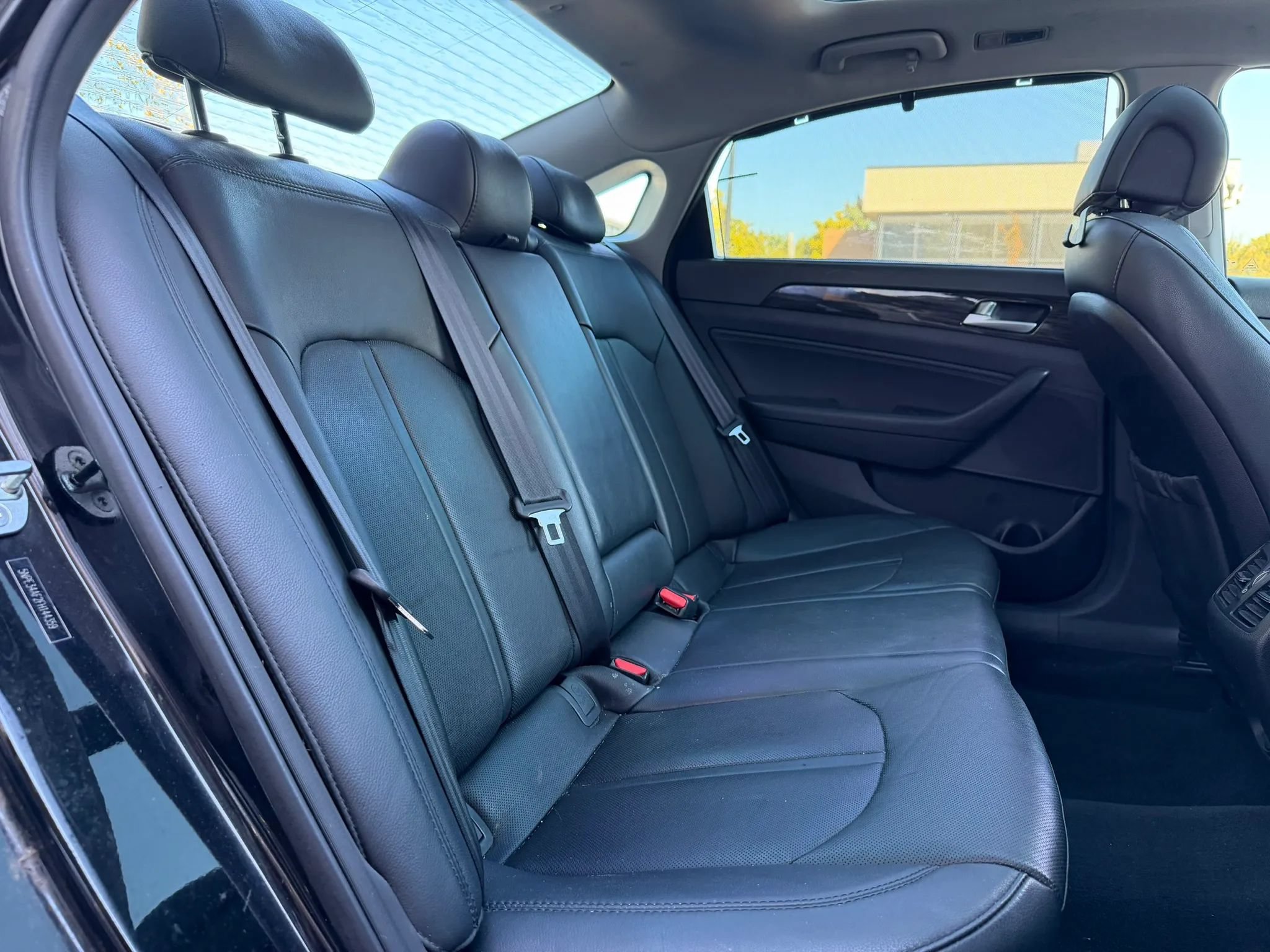 Used 2015 Hyundai Sonata Limited w/ Option Group 06 FWD image 14