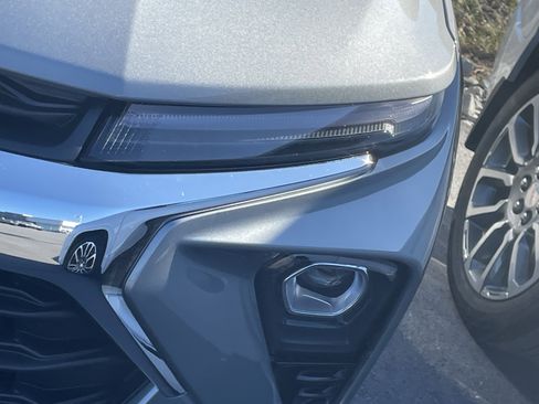 Used 2024 Chevrolet TrailBlazer LT w/ Driver Confidence Package image 11