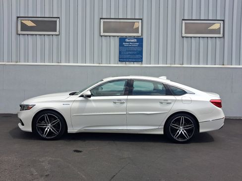 Used 2021 Honda Accord Touring image 2