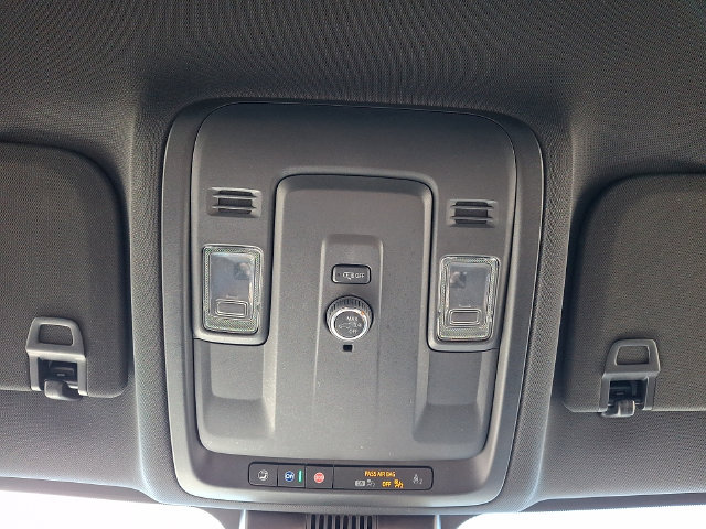 Used 2025 Chevrolet Suburban Z71 AWD/4WD image 25