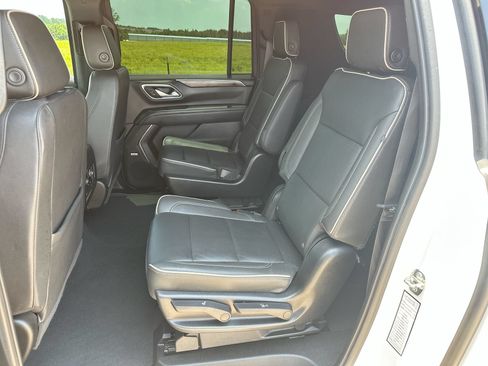 Used 2023 Chevrolet Suburban Premier AWD/4WD image 23