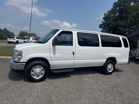 Used 2013 Ford E-350 and Econoline 350 XLT RWD image 3