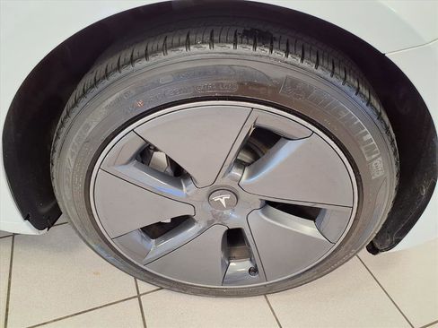 Used 2021 Tesla Model 3 Standard Range Plus image 8