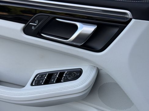 Certified 2023 Porsche Macan Turbo image 27