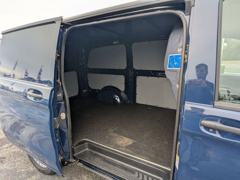 Used 2022 Mercedes-Benz Metris image 9