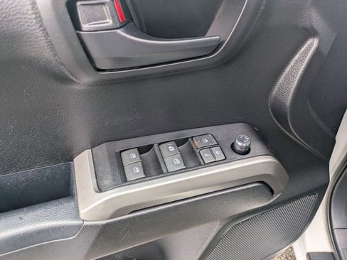 Used 2017 Toyota Tacoma SR5 w/ Tow Package image 10