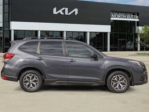 Used 2023 Subaru Forester Premium image 7