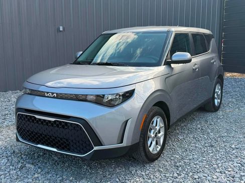 Used 2025 Kia Soul LX w/ LX Technology Package FWD image 1