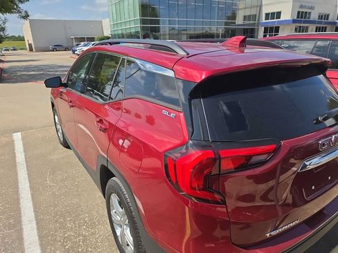 Used 2020 GMC Terrain SLE w/ Driver Convenience Package FWD image 6