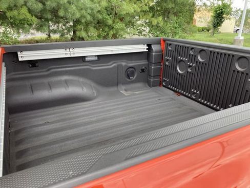 Used 2025 Nissan Frontier PRO-4X w/ Pro Convenience Package image 7