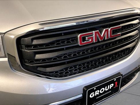 Used 2017 GMC Acadia SLE FWD image 29