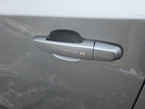 Used 2023 Chevrolet Traverse LT FWD image 25