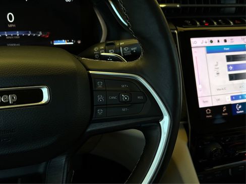 Used 2022 Jeep Grand Cherokee L Limited image 29