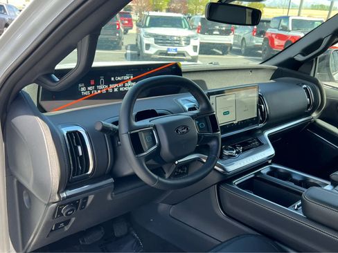 New 2026 Ford Expedition Platinum image 30