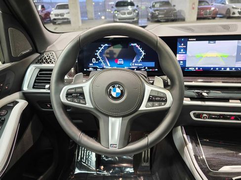 Used 2025 BMW X5 xDrive40i w/ M Sport Package image 11