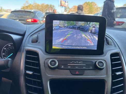 Used 2019 Ford Transit Connect XLT FWD image 12