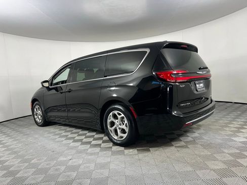 Used 2024 Chrysler Pacifica Limited image 8