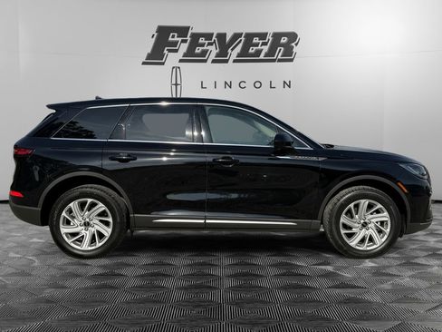 Used 2025 Lincoln Corsair AWD image 6