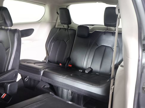 Used 2024 Chrysler Pacifica Touring-L FWD image 34