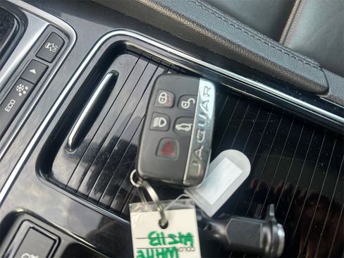 Used 2020 Jaguar F-PACE Prestige image 33