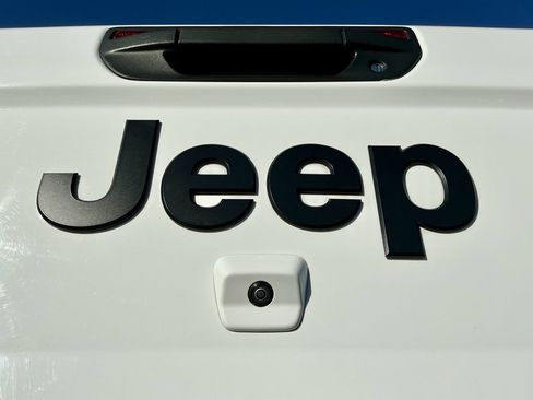 Used 2020 Jeep Gladiator Sport w/ Quick Order Package 24S image 15