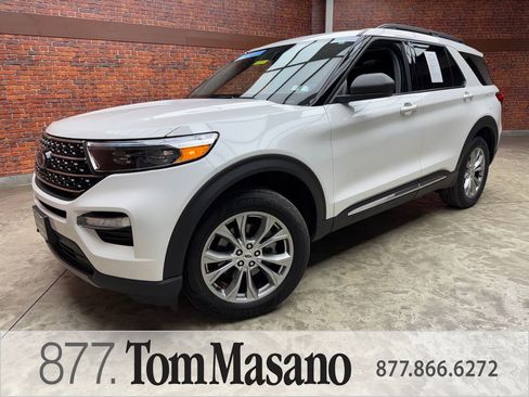 Certified 2023 Ford Explorer XLT w/ Equipment Group 202A AWD/4WD image 1