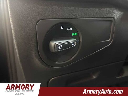 Used 2022 Volkswagen Tiguan SE image 11