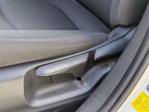 Used 2020 Toyota Corolla LE FWD image 14