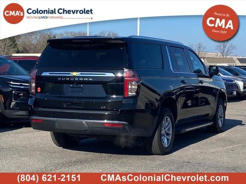 Used 2024 Chevrolet Suburban LT image 3