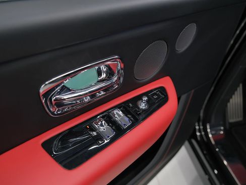 Used 2025 Rolls-Royce Cullinan image 53