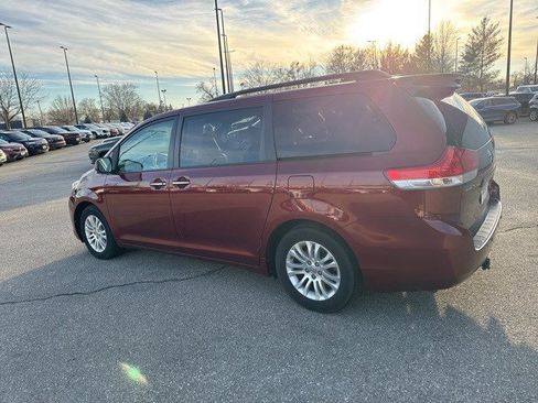 Used 2013 Toyota Sienna XLE image 3