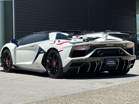 Used 2020 Lamborghini Aventador SVJ AWD/4WD image 3