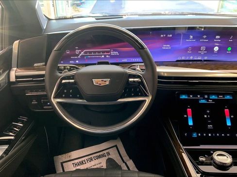 Used 2023 Land Rover Range Rover Long Wheelbase Autobiography image 7