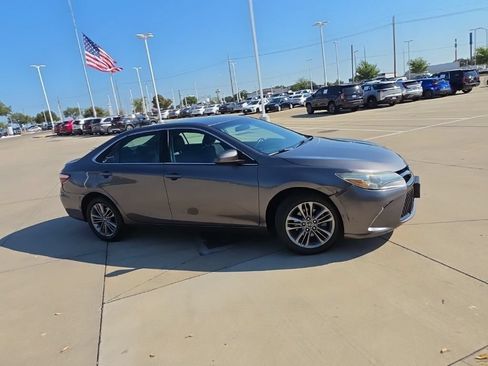 Used 2016 Toyota Camry SE FWD image 2