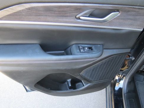 Used 2023 Jeep Grand Cherokee Limited image 26