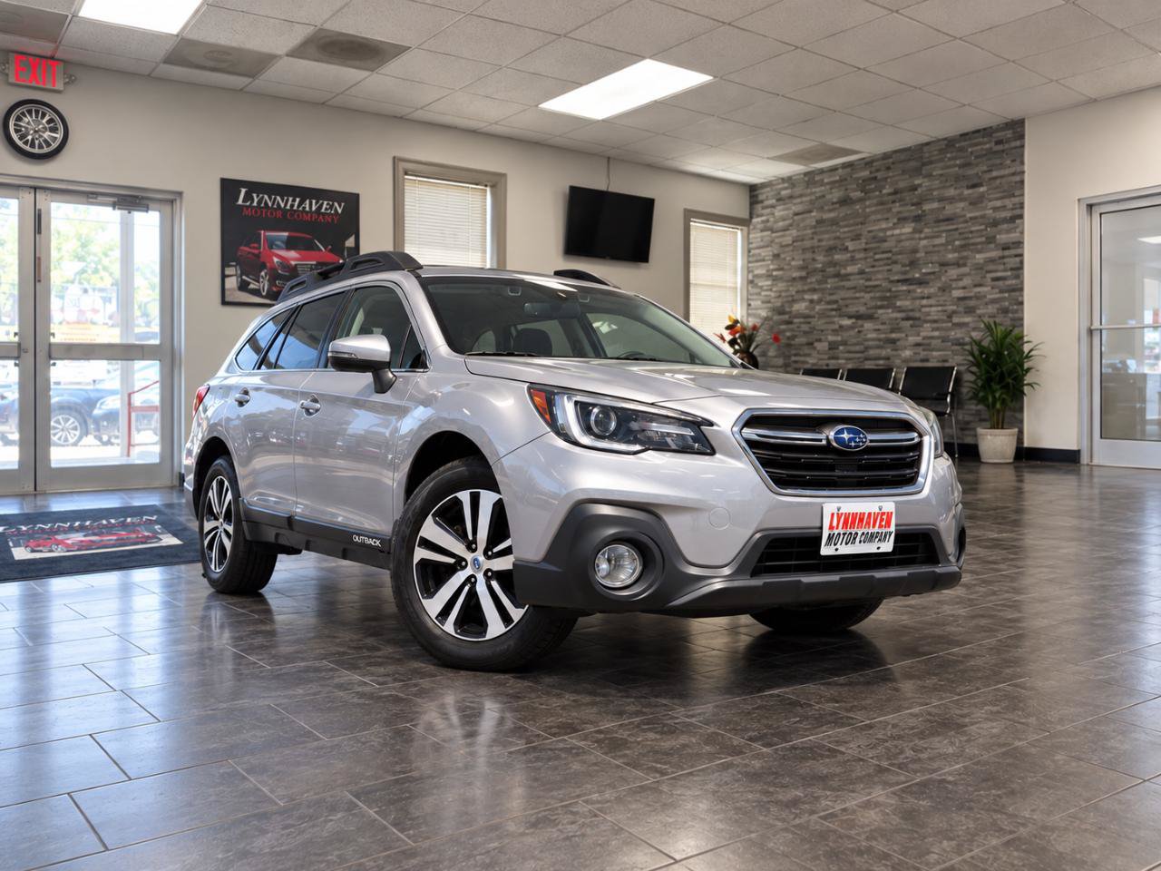 Used 2018 Subaru Outback 2.5i Limited AWD/4WD image 2