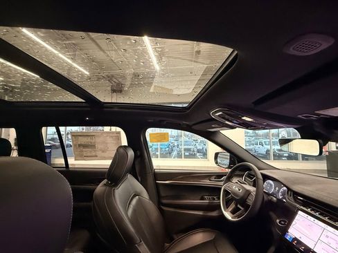 New 2025 Jeep Grand Cherokee Limited image 14