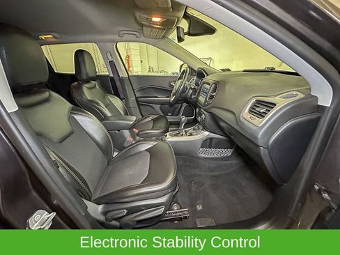 Used 2019 Jeep Compass Latitude w/ Popular Equipment Group AWD/4WD image 7