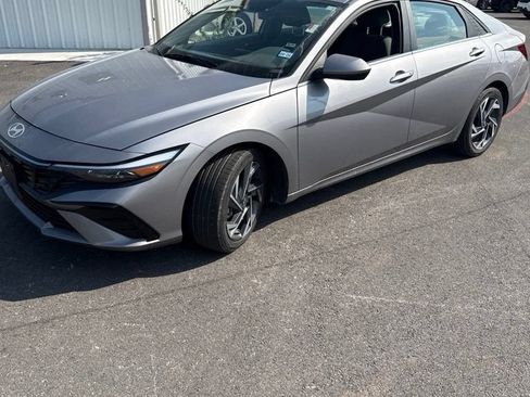 Used 2025 Hyundai Elantra SEL FWD image 1