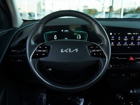 Used 2023 Kia Niro EX image 15