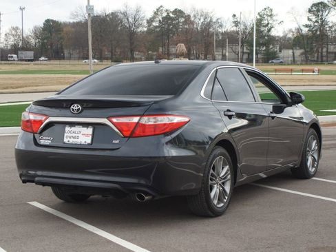 Used 2016 Toyota Camry SE image 18