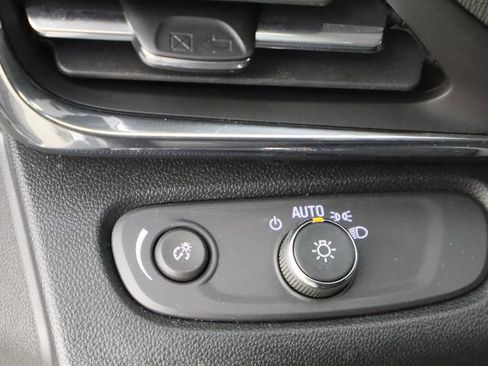 Used 2025 Buick Envista Preferred image 14