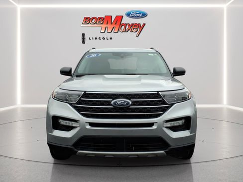 Used 2020 Ford Explorer XLT w/ Equipment Group 202A image 2